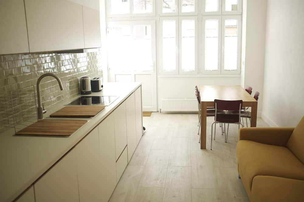 Ganze Wohnung, Central, familienfreundlich, leise, ausgestattet mit geschmack- Bisazza-Mosaik, real Eiche in Moabit Berlin, Berlin