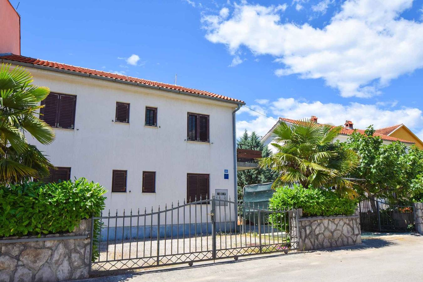 Entire studio, Studio with terrace and Internet  in Malinska-Dubašnica, Krk