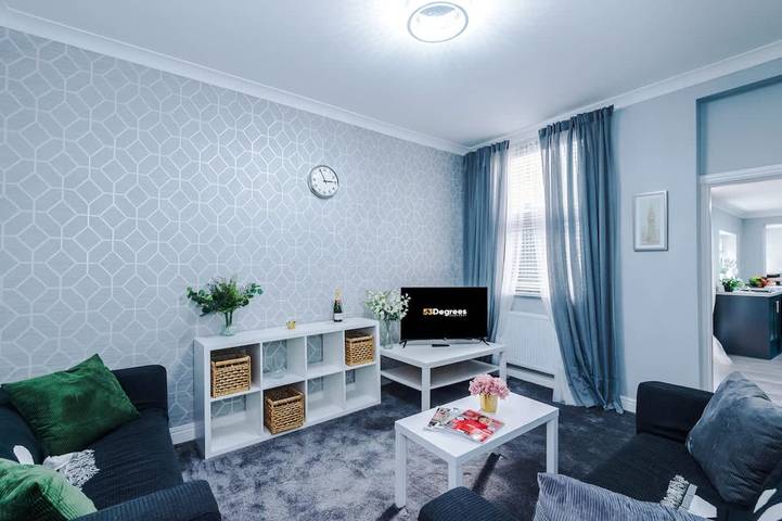 Holiday home for 10 people, with garden in Birmingham