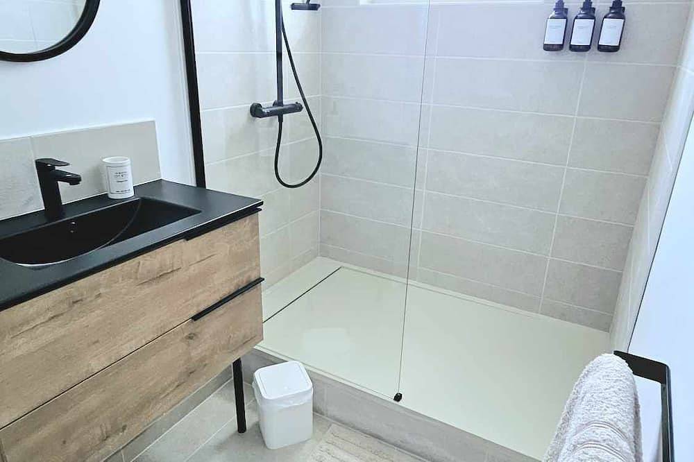 Apartamento entero, Apartamento-L'hirondelle-Confortable-Baño privado con bañera-Terraza in Saint-Martin-des-Marais, Región de Caen