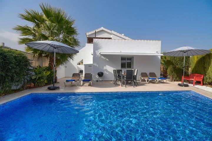 Casa de férias para 4 pessoas, com jardim e piscina, com animais de estimação - 1