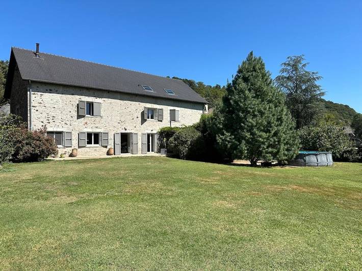 Villa pour 13 personnes, avec piscine ainsi que jardin et vue, animaux acceptés
