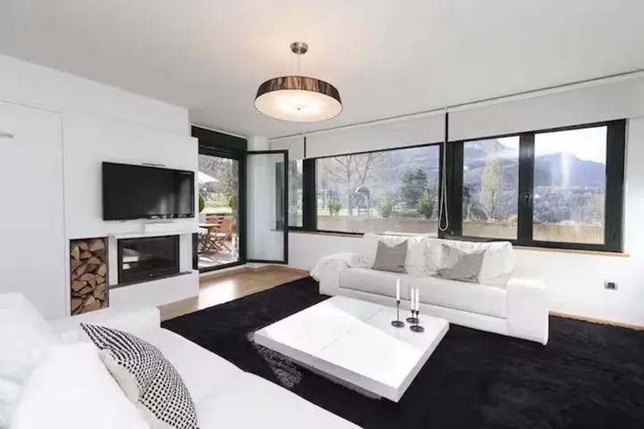 Apartamento de vacaciones para 5 personas, con balcón y piscina además de vistas al lago y vistas - 1