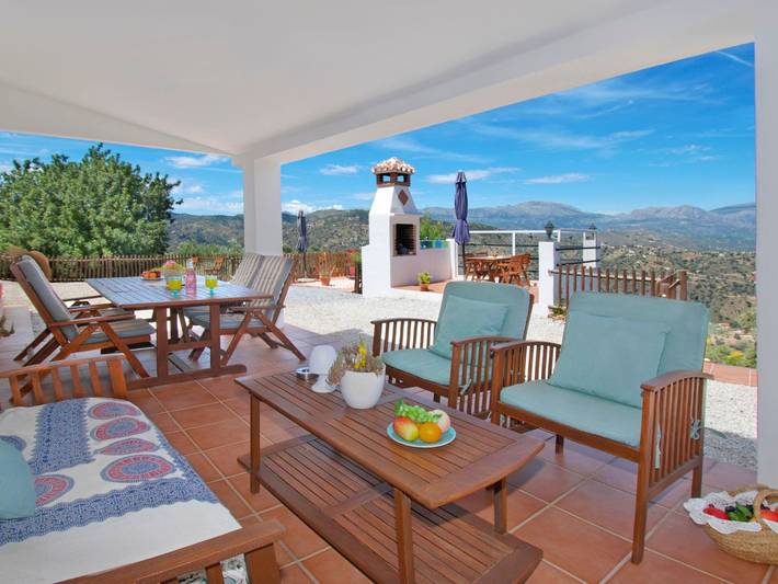 Casa rural para 6 personas, con balcón además de piscina y jardín en Comares - 2