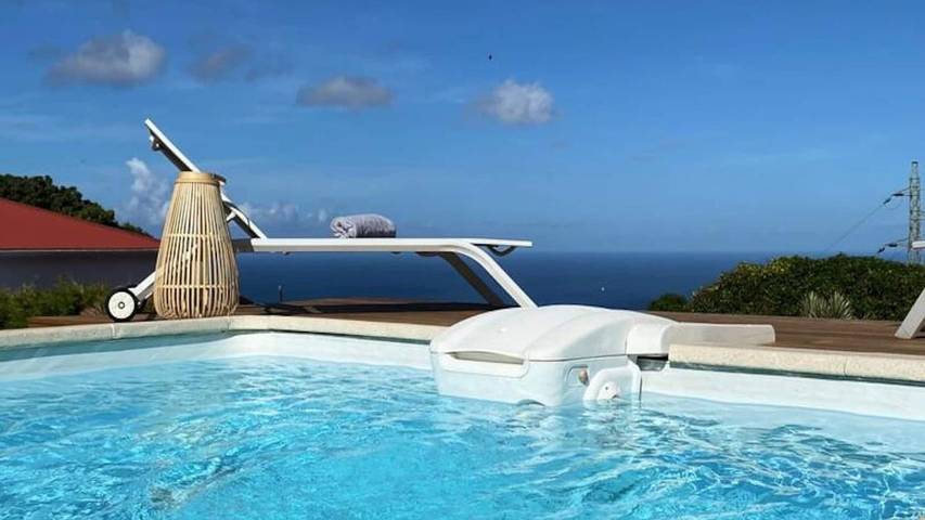 Gîte pour 7 personnes, avec piscine et jardin à Gourbeyre