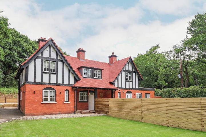 Log cabin for 4 people, with garden in Delamere