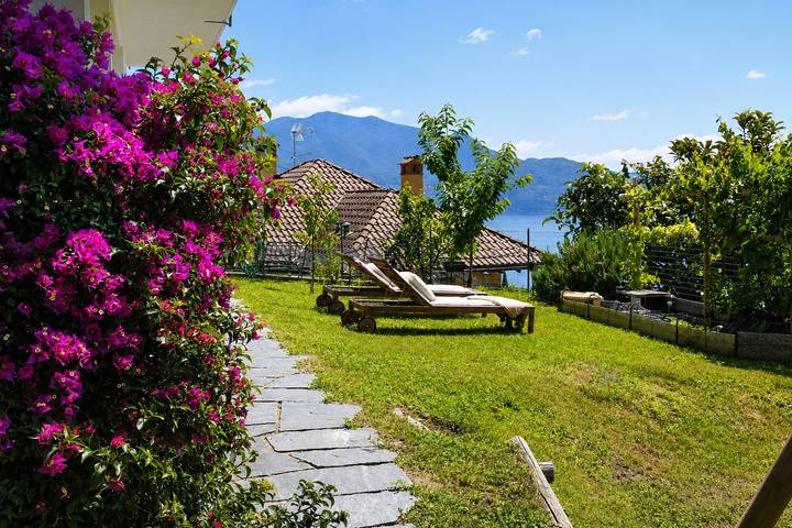 Holiday rental for 4 people, with Terrace and Garden as well as Lake view and View in Lago Maggiore