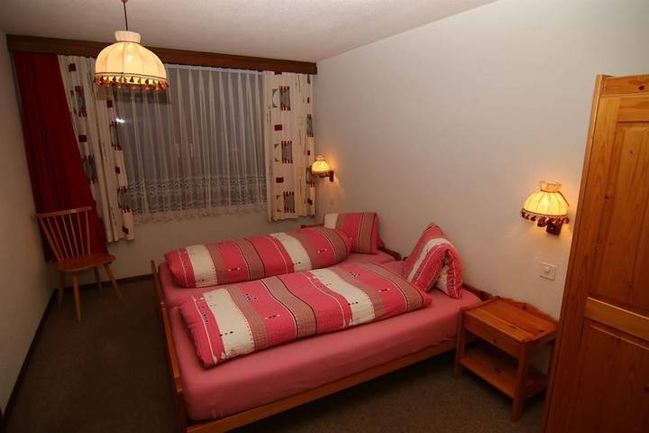 Gîte pour 4 personnes, avec jardin et balcon, adapté aux familles à Saas-Grund - 4