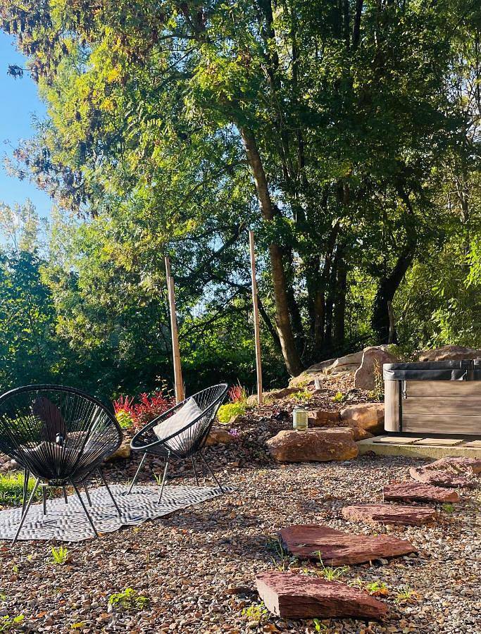 Tente pour 2 personnes, avec Jacuzzi ainsi que Terrasse et Jardin dans la Sarthe - 2