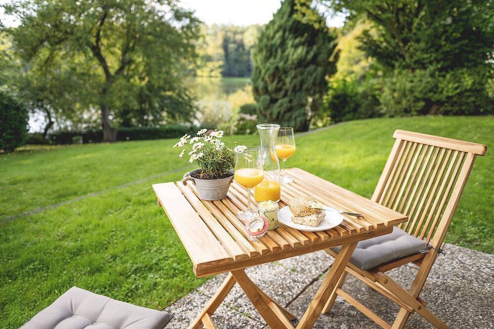 Ganze Wohnung, Moderne Ferienwohnung direkt am Schloßsee, mit eigener Terrasse in Glücksburg, Flensburger Förde