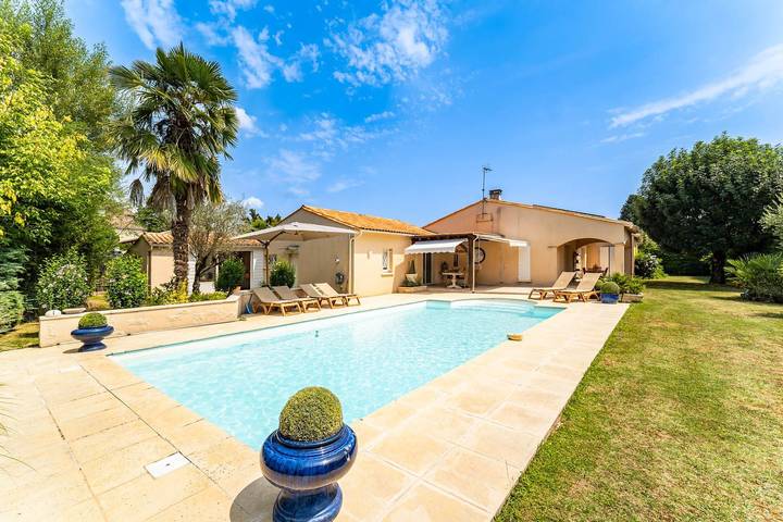Location de vacances pour 6 personnes, avec Piscine à Bergerac