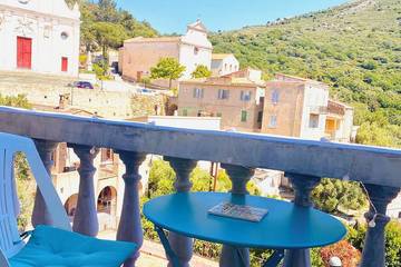 Gîte pour 2 personnes, avec balcon et jacuzzi à Corbara