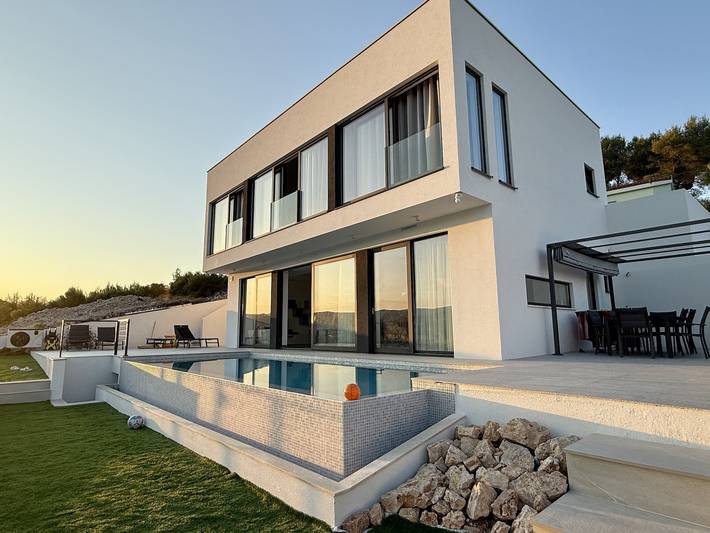 Villa for 7 people, with pool and terrace as well as garden in Trogir