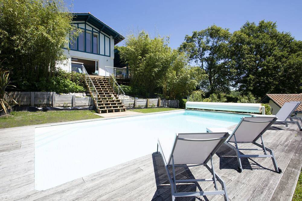 House w/ pool - 12 pers., quiet garden w/ stunning view on the Basque Country in Arcangues, Bayonne region