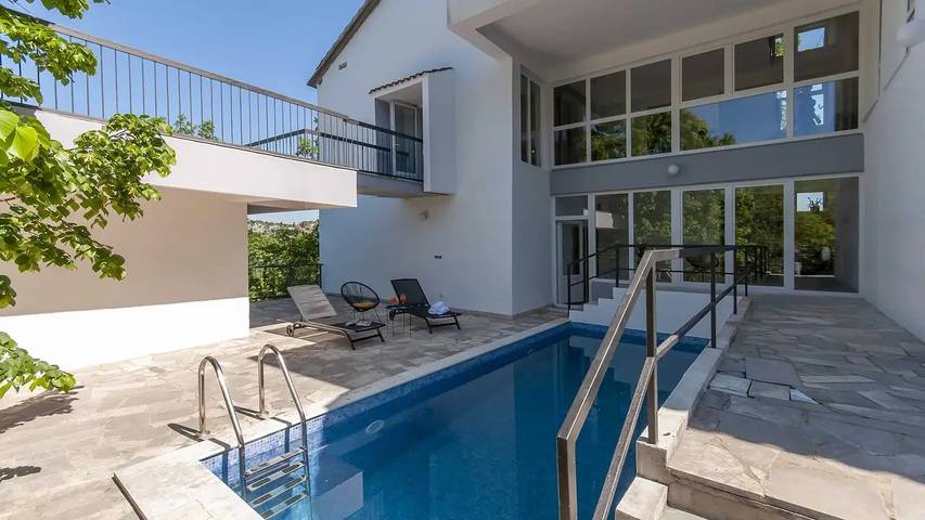 Ferienhaus für 10 Personen, mit Pool und Balkon