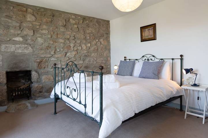 Fabulous holiday house with garden and nearby parking, close to town and beaches in St. Ives, Cornwall
