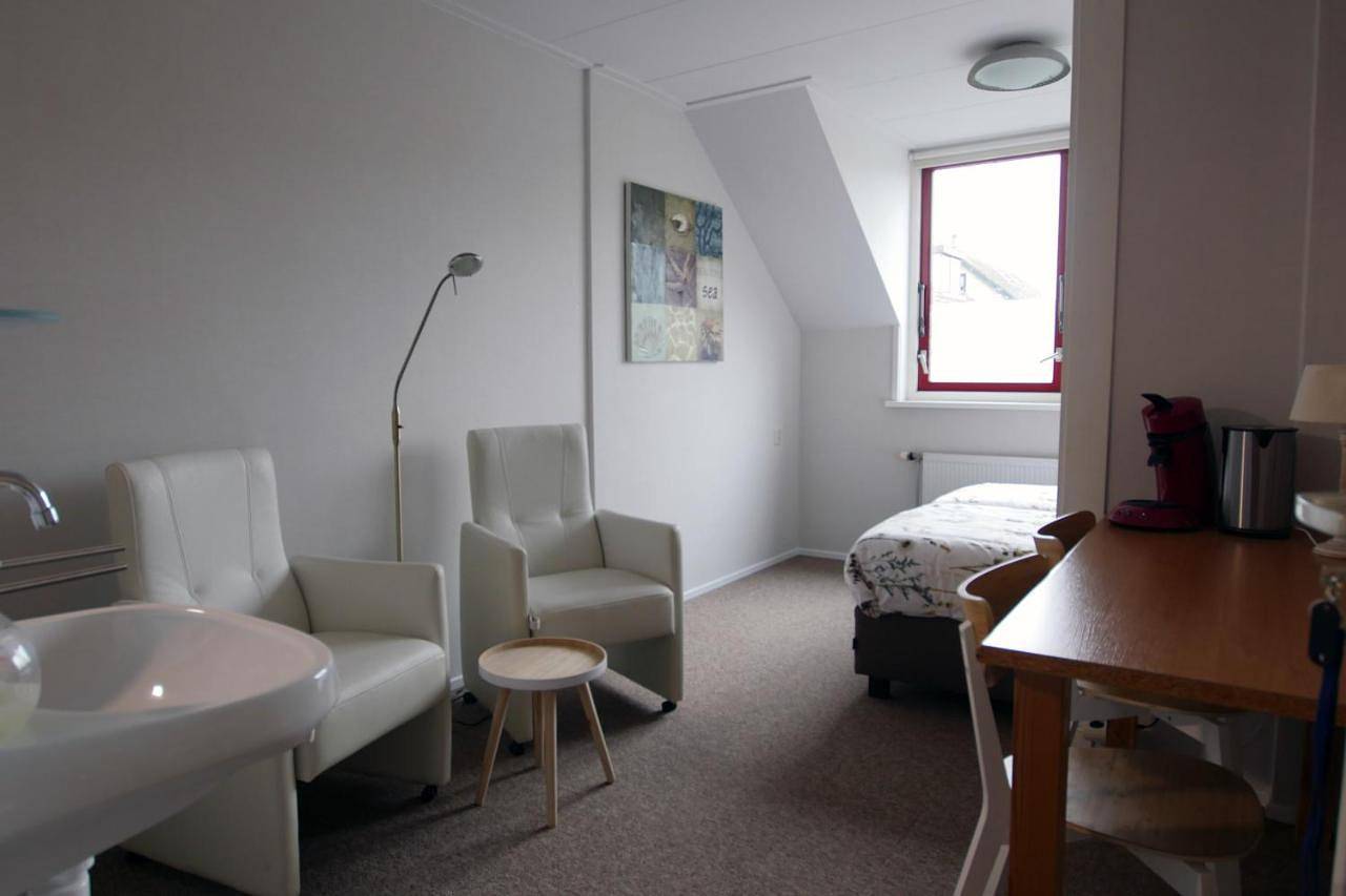 Ganze Ferienwohnung, Double Room with Shared Bathroom in Den Hoorn, Westfriesische Inseln