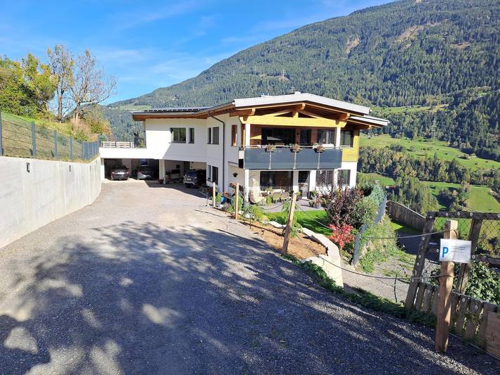 Ferienwohnung für 5 Personen, mit Terrasse und Garten in Wenns