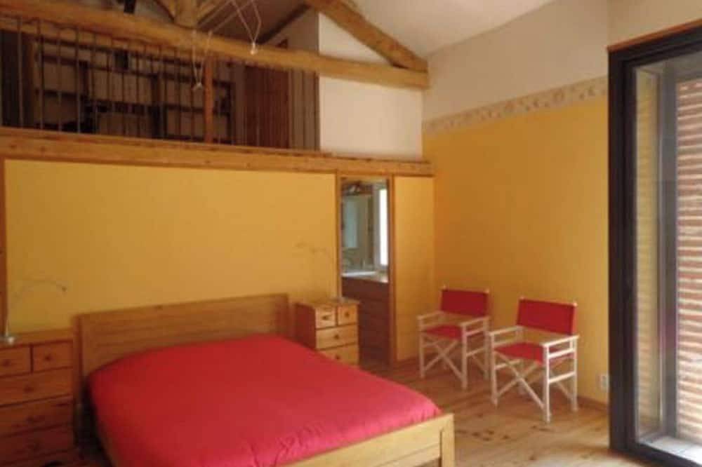 Domaine 3 maisons 5, 4 et 2 chambres avec piscine 14X6 pour 30 p in Fayssac, Région d'Albi