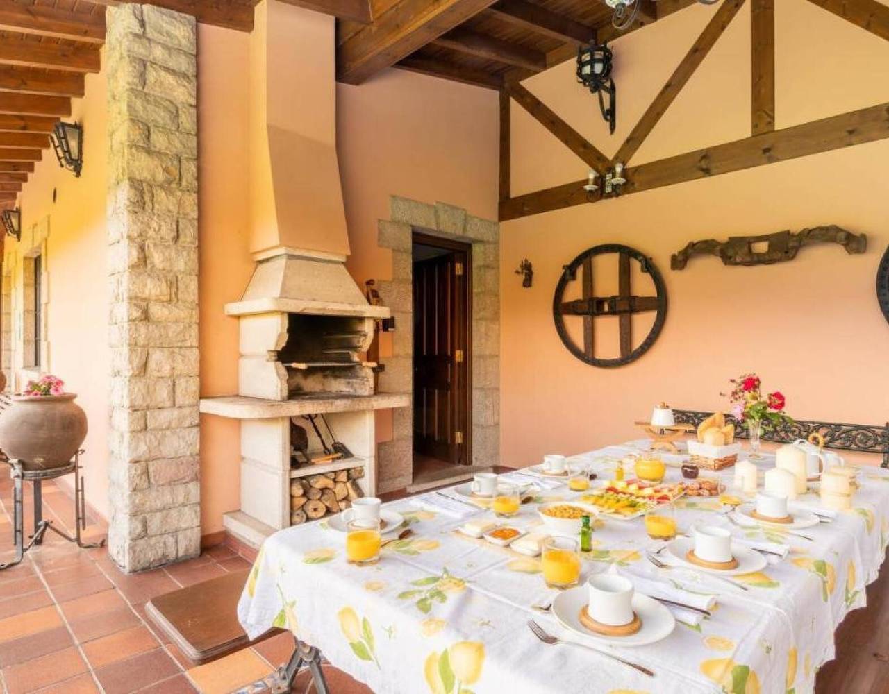 Casa di campagna 'Casa Grau' con vista sulle montagne, terrazza privata e Wi-Fi in Llanes, Costa Verde (Spagna)