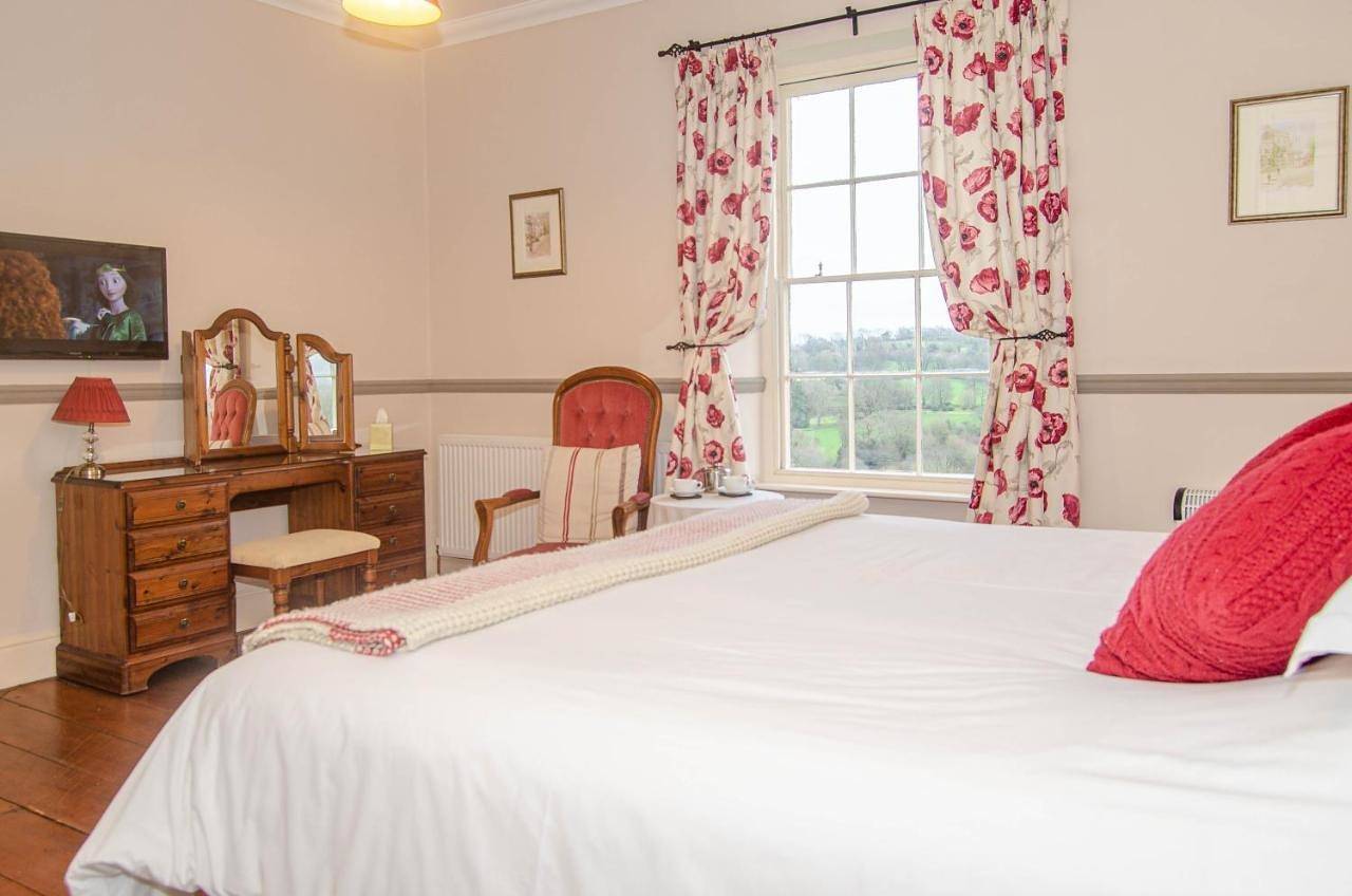King Room with Garden View in Milton Abbot, Tamar Valley Donkey Park