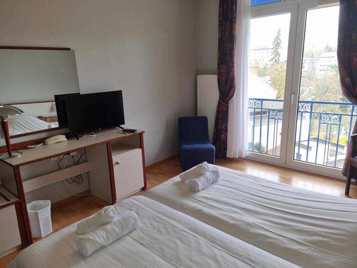 Double Room in Châtel-Guyon, Parc naturel régional des Volcans d'Auvergne