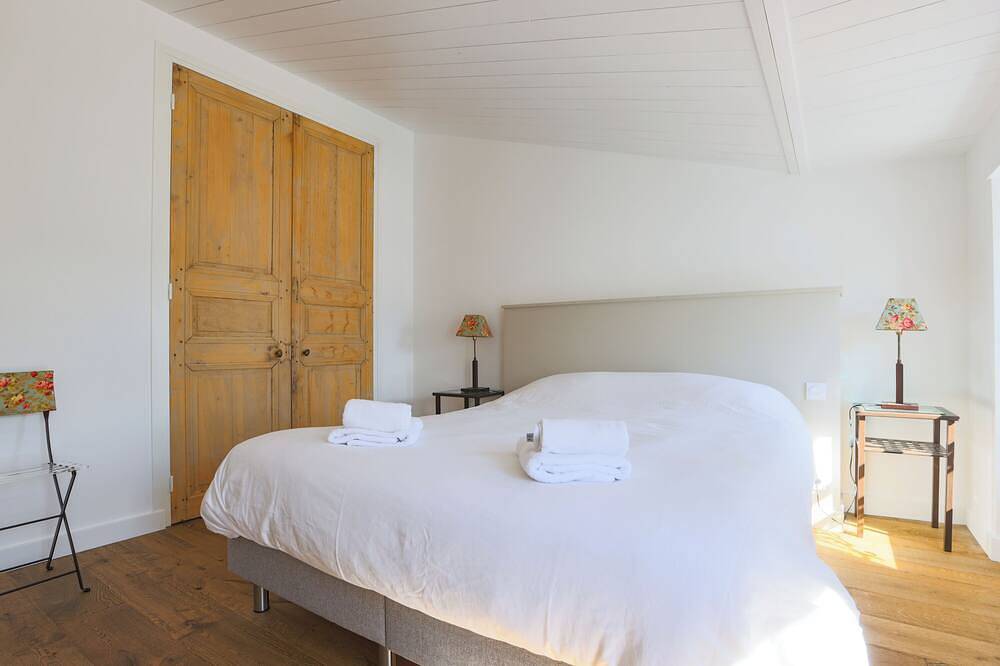 Appartement entier, Superbe Appartement Duplex vue port avec Parking. in La Flotte, Région de La Rochelle