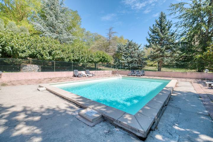 Gîte pour 8 personnes, avec jardin à La Cassaigne