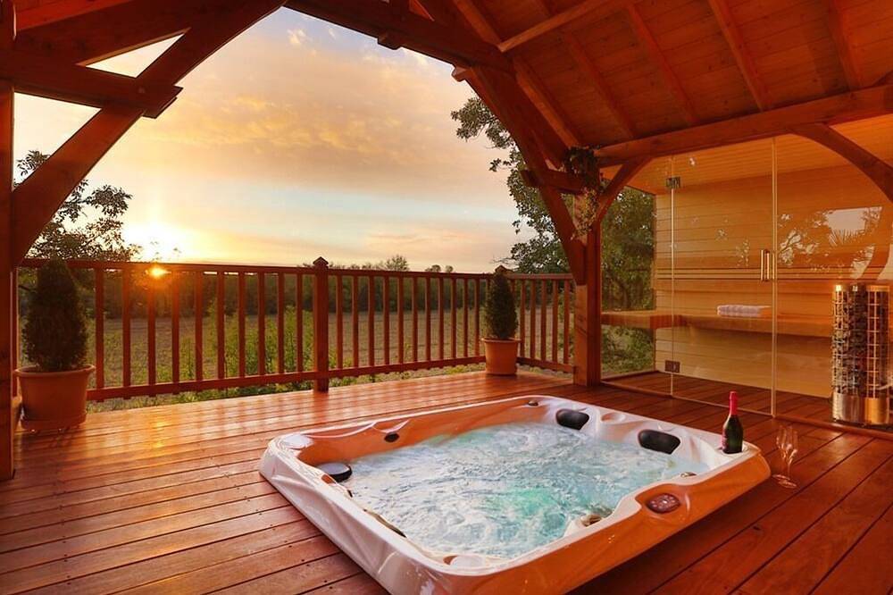 Cabane de Prestige avec Jacuzzi et Sauna Privatifs in Alzonne, Région de Carcassonne