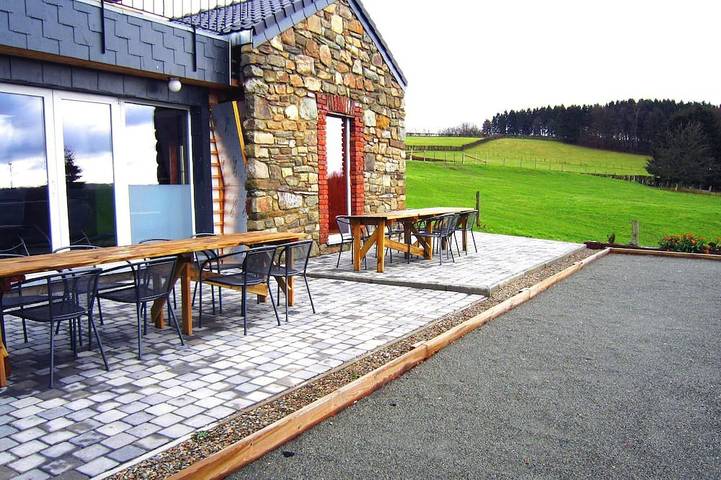 Ferienhaus für 24 Personen, mit Terrasse und Pool sowie Garten - 1