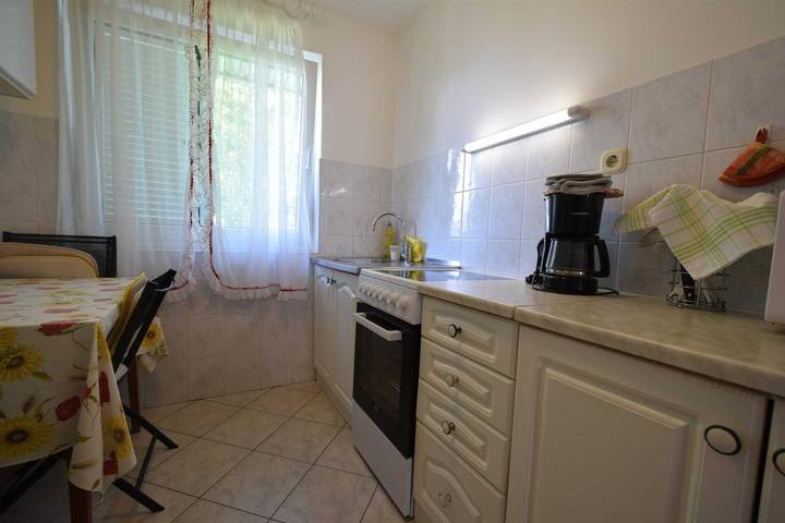 Ferienwohnung für 4 Personen, mit Balkon und Terrasse auf Krk - 2