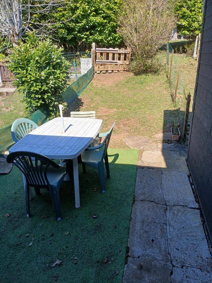 Location de vacances pour 4 personnes, avec vue ainsi que terrasse et jardin dans La Banne d'Ordanche - 4