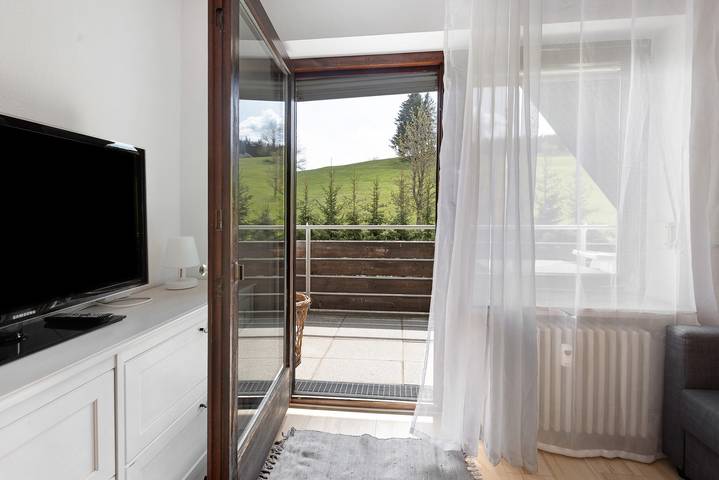 Entire apartment, Holiday Apartment 'Isabell' with Shared Garden, Balcony and Wi-Fi in Schönwald im Schwarzwald, Southern Black Forest