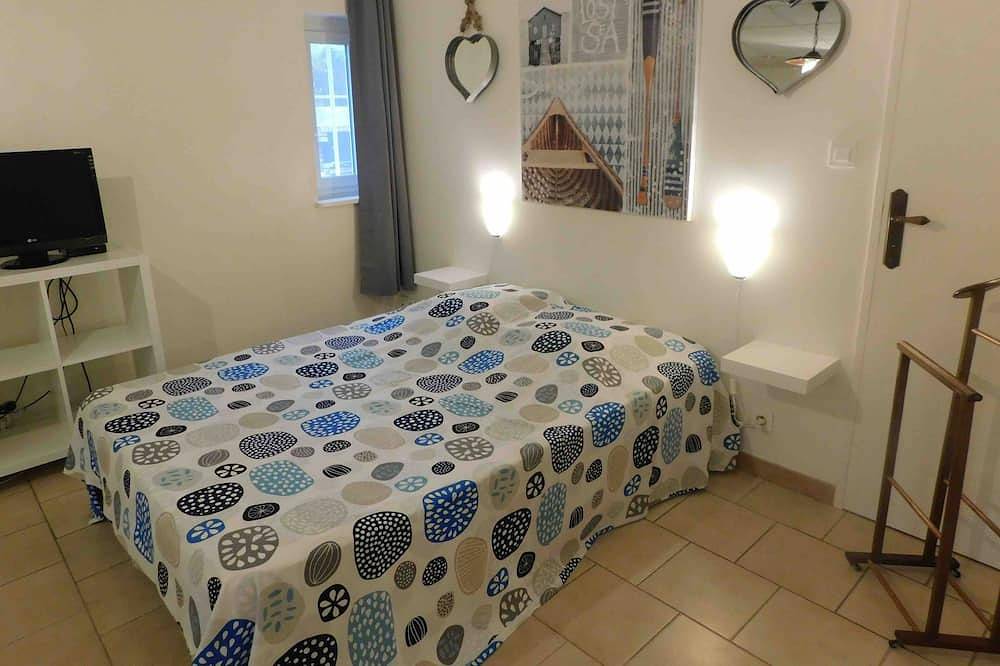Gîte aux portes de la Camargue, piscine chauffée, 2 chambres, jardin, parking in Villetelle, Côte méditerranéenne (France)