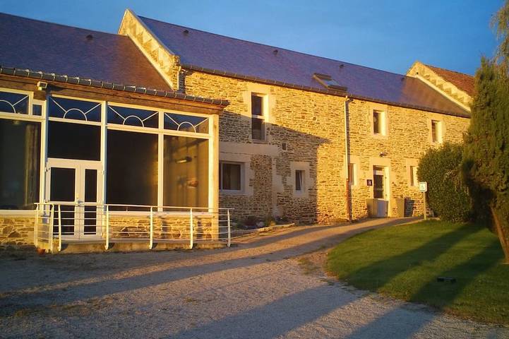 Location de vacances pour 20 personnes, avec piscine à Banneville-sur-Ajon