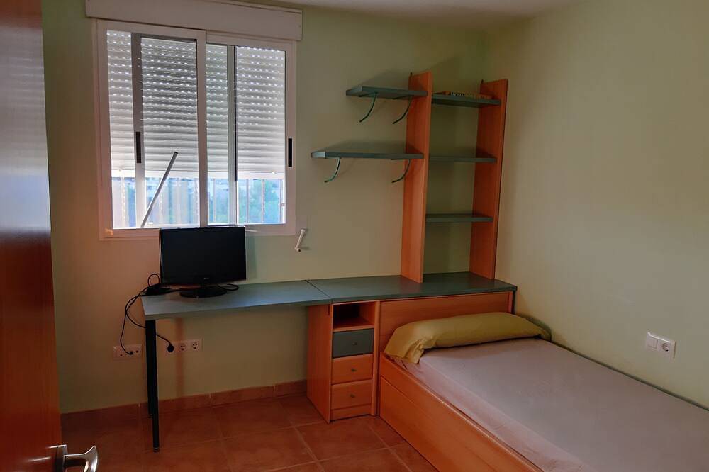 Villa In Very Quiet Urbanization To 15 Min Of Valencia Capital in Alginet, Valencia Province