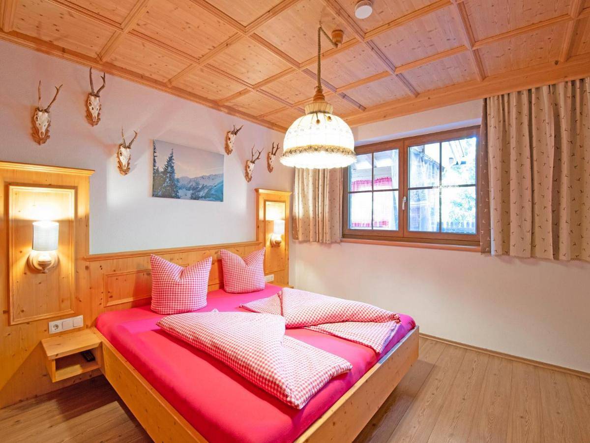 Chalet Hochfügen by Ski Slope in Tuxer Alpen, Hochfügen