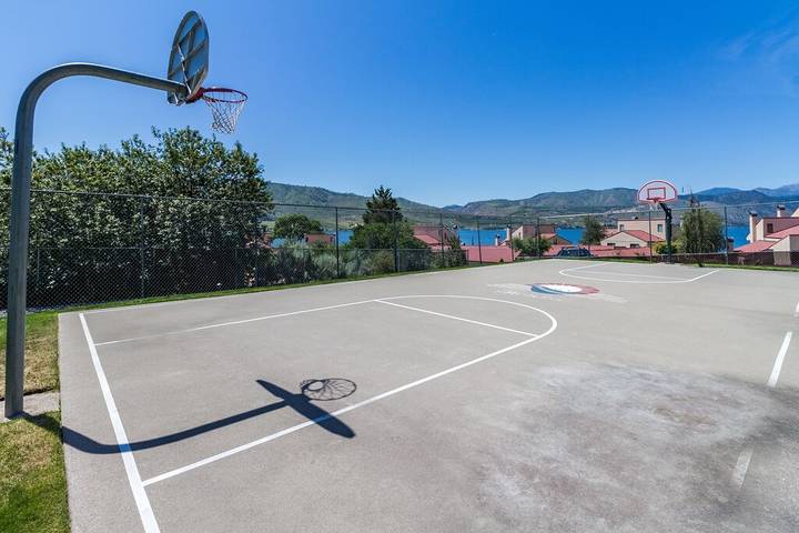 Vacation rental for 4 people, with hot tub and pool as well as terrace in Chelan