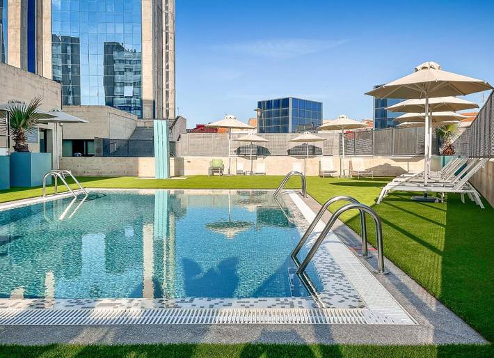 Hotel para 3 personas, con terraza y piscina - 1