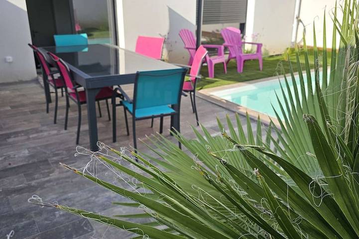 Location de vacances pour 6 personnes, avec piscine ainsi que jardin et terrasse à Sainte-Soulle