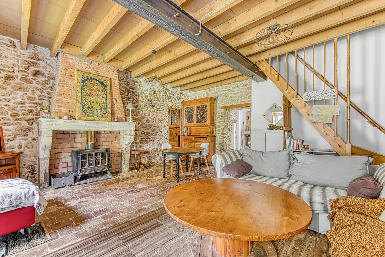 Maison fraîche en pierre d'Amélie avec Jardin et Wi-Fi in Saint-Germain-d'Esteuil, Parc naturel régional du Médoc