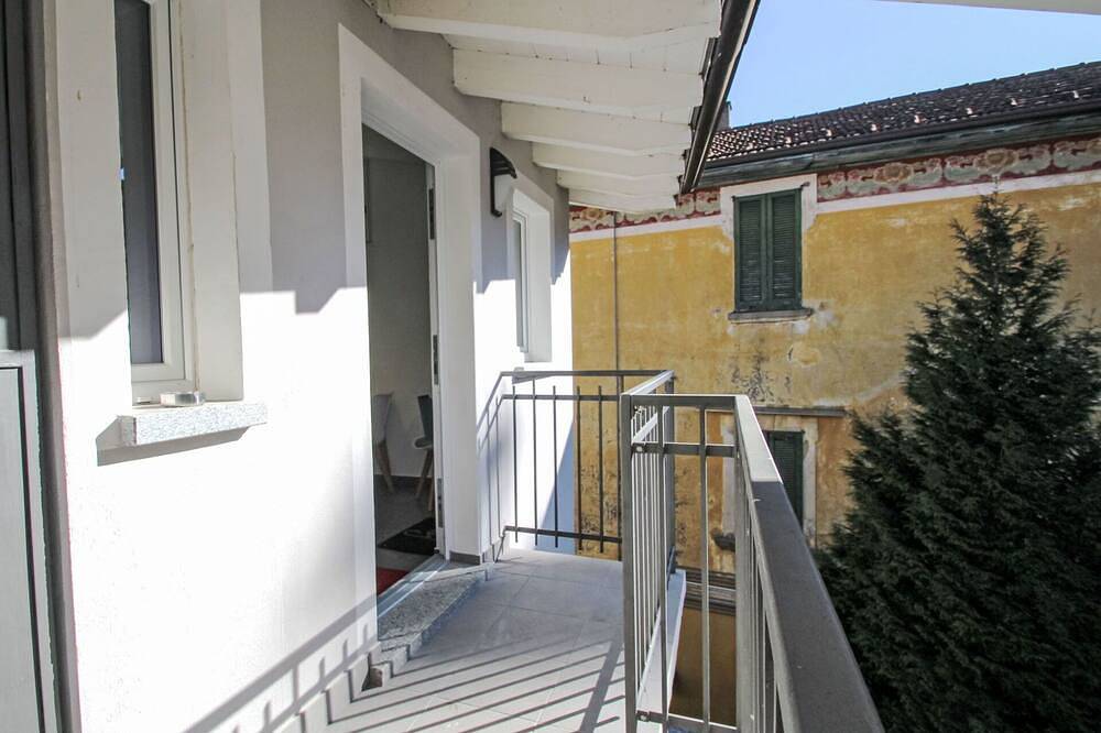 Ganze Wohnung, Gemütliche Wohnung für 3 Gäste mit Tv, Balkon, Haustiere erlaubt und Parkplatz in Lavena Ponte Tresa, Luganer See (Lombardei)