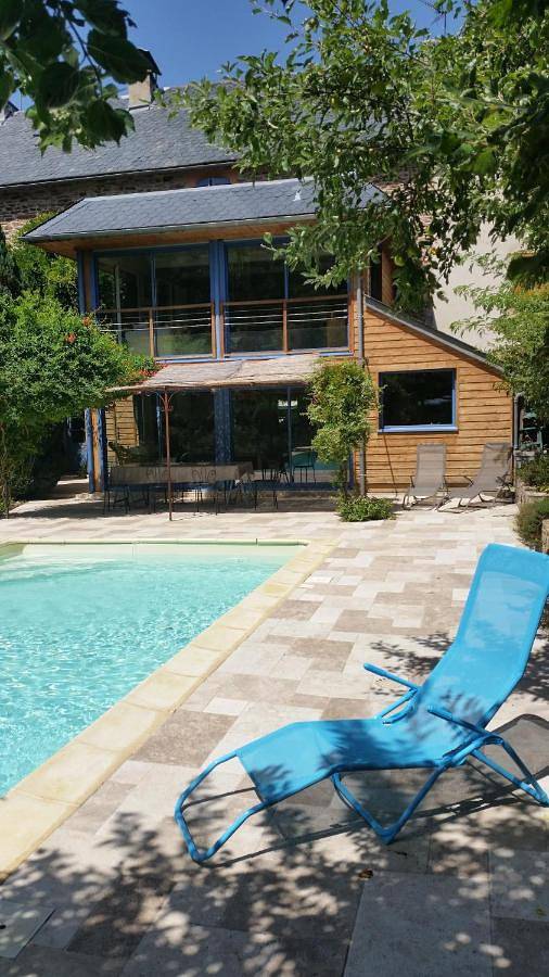 Location de vacances pour 8 personnes, avec Terrasse ainsi que Jardin et Piscine à Druelle