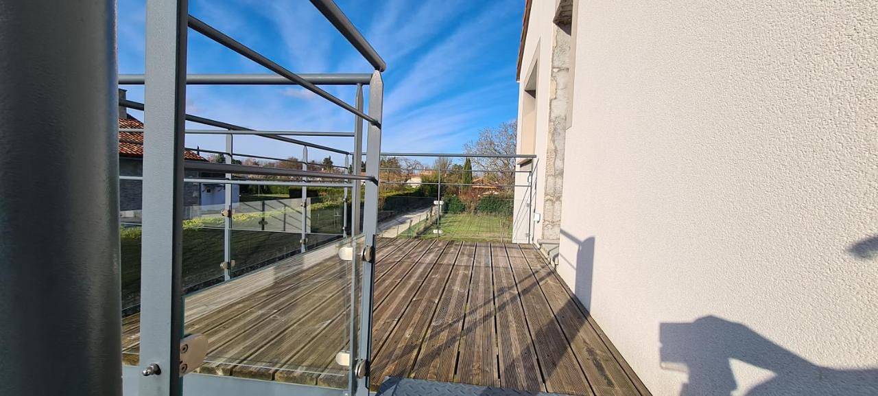 Appartement entier, One-Bedroom Apartment in Montamisé, Vienne (France)