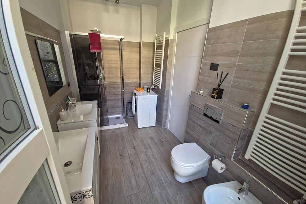 Entire apartment, Central and quiet apartment, 1 min from the Duomo and 3 min from Lake Como. in Como, Lake Como