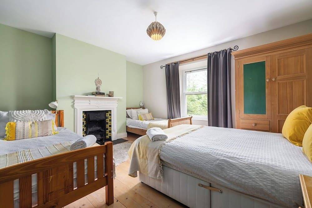 Large 9-Bed Wicklow Retreat • Sleeps 18+ • Valley Views • Sauna • Parking in County Wicklow