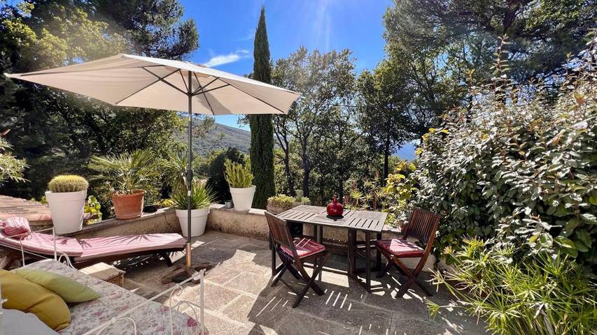 Location de vacances pour 4 personnes, avec Terrasse et Vue dans Forêt de cèdres du Luberon