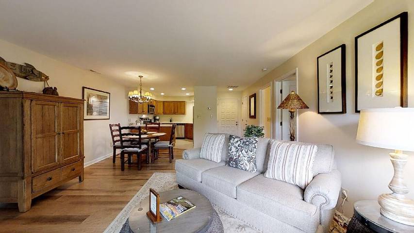 Vacation rental for 4 people, with sauna and hot tub as well as pool and yard in Blowing Rock