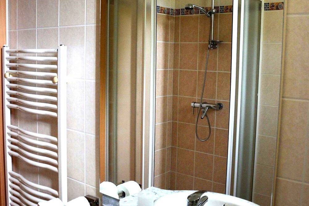 Ganze Wohnung, Studio in Hullám Ferienanlage nur 150 m vom See in Balatonőszöd, Plattensee Südufer