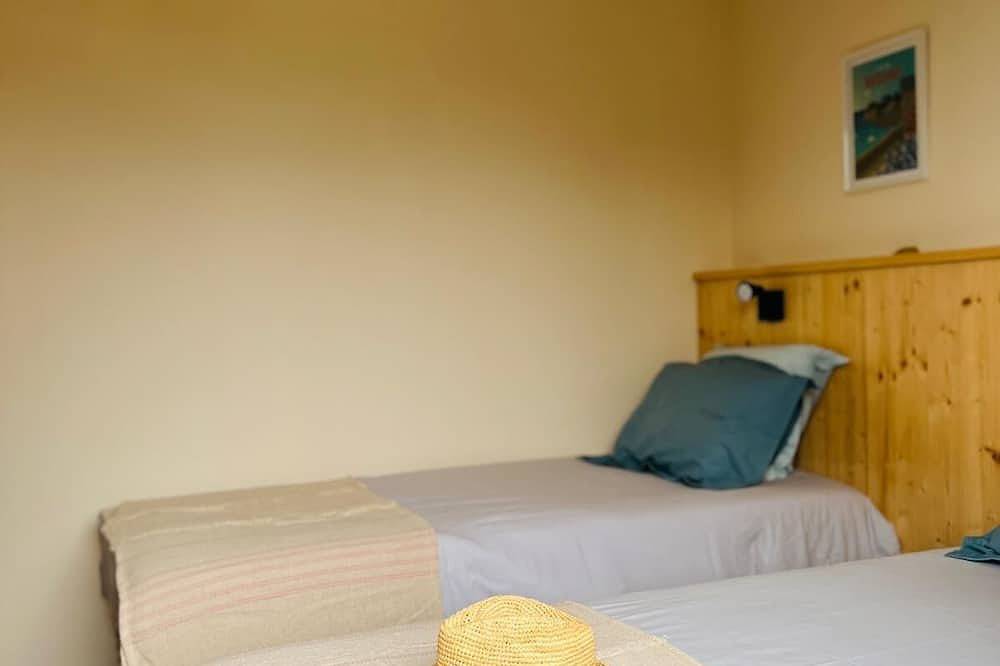 Single storey house with jacuzzi near the beach<br>Wooden frame, 4 stars in Pleubian, Costa de granito rosa